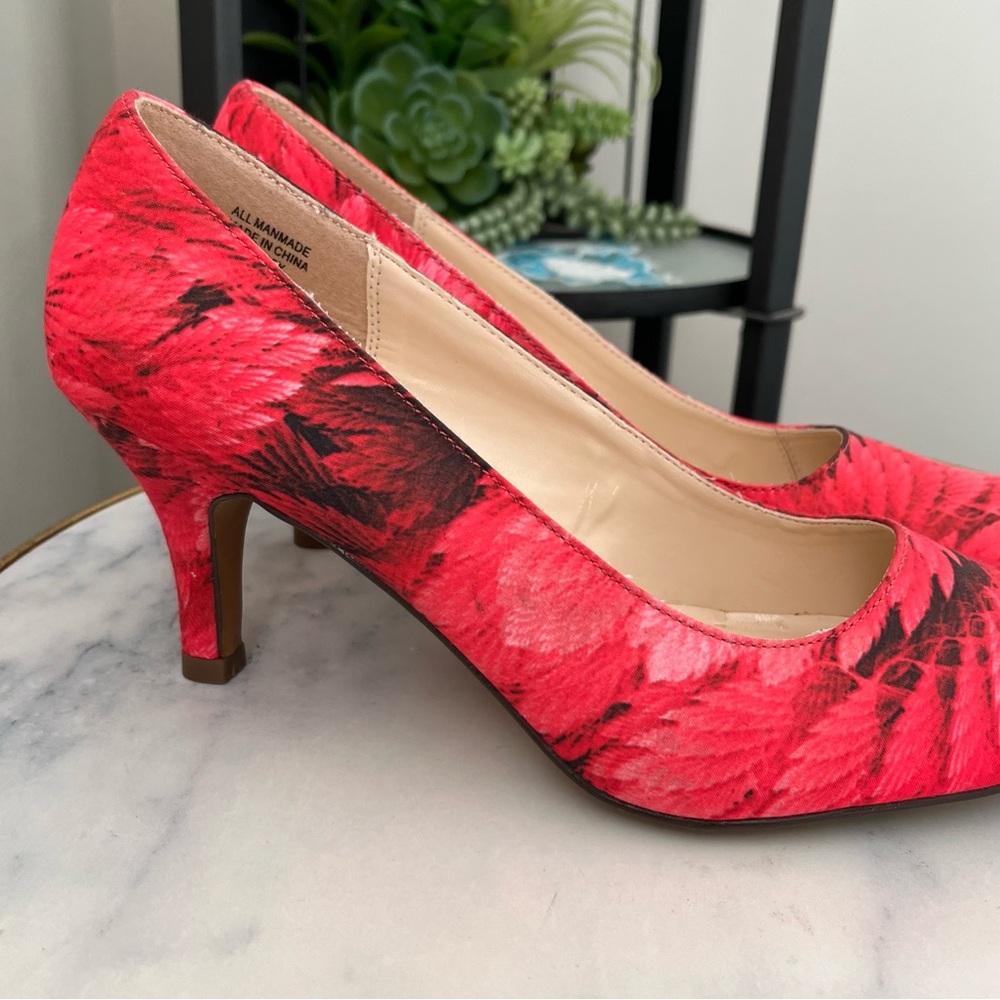 Karen Scott Red Heels with Bold Design
